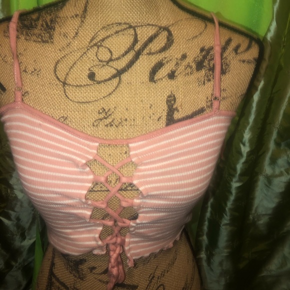 2 pink crop tops ambiance&oldnavy💕🎀 - Picture 4 of 9